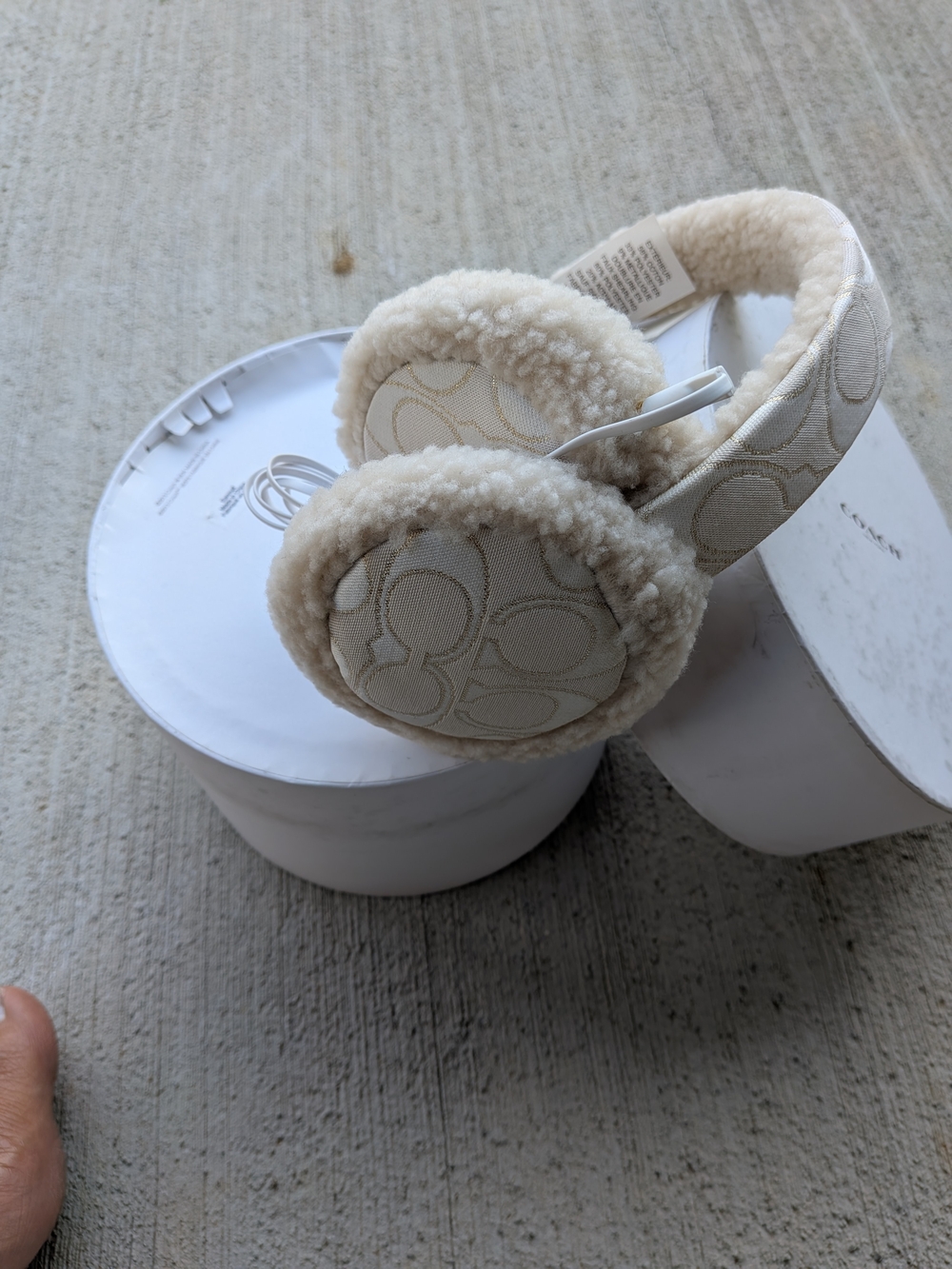 Coach NIB Cream Jaquard Shearling Ear Muffs With Ac Adapter Cord
